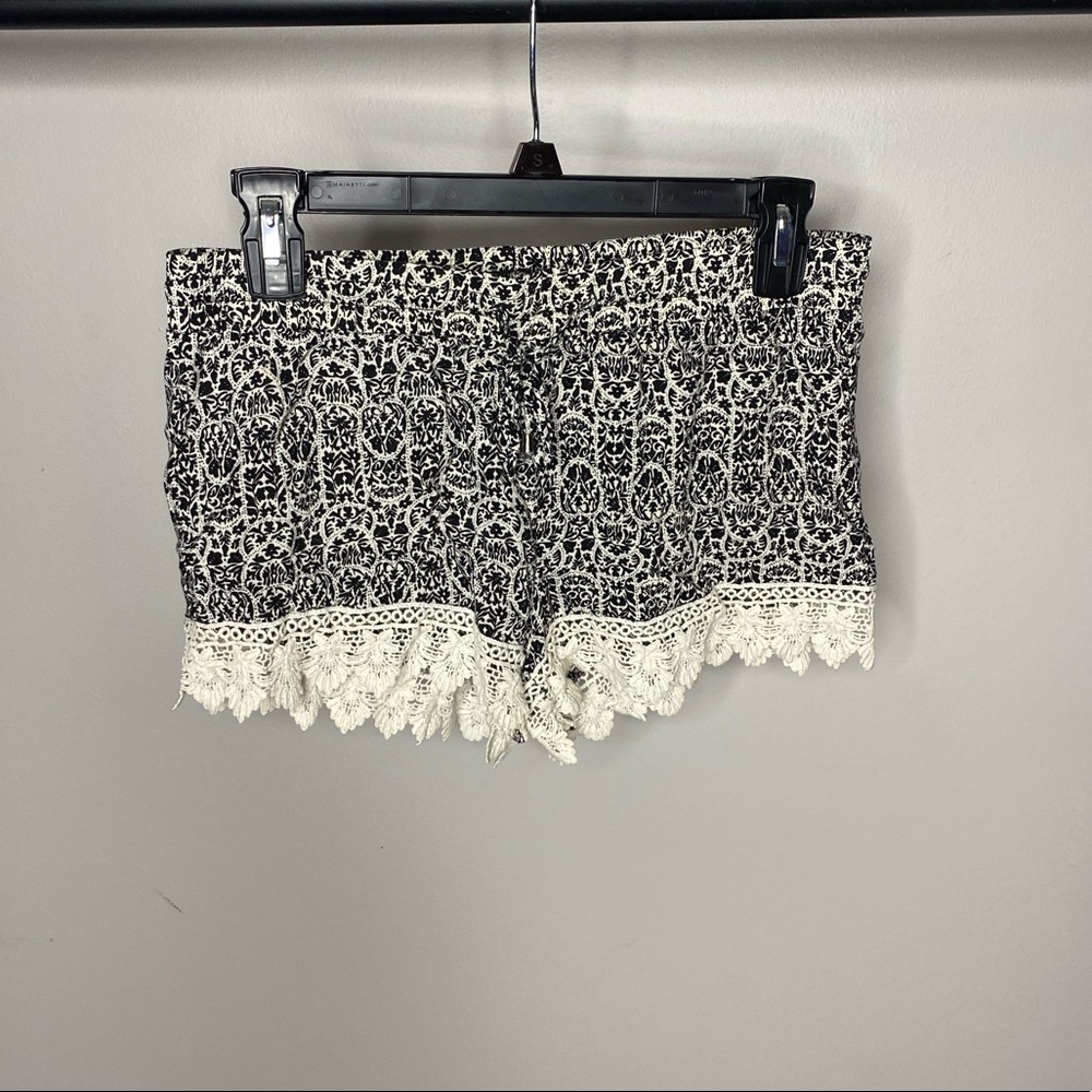 Breeze Ever Black White Lace Crochet Shorts